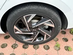 2023 Hyundai Elantra 1.5L CVT LUX, белый — фото 5
