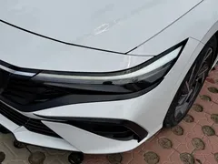 2023 Hyundai Elantra 1.5L CVT LUX, белый — фото 6