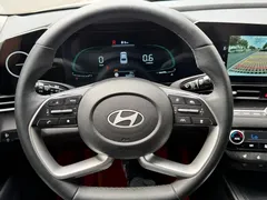 2023 Hyundai Elantra 1.5L CVT LUX, белый — фото 13