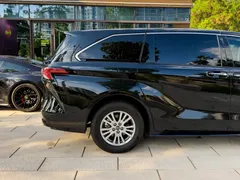 2021 Toyota Sienna 2.5L Hybrid Luxury, чёрный — фото 10