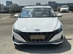 2021 Hyundai Elantra 1.5L CVT LUX, белый — фото 2