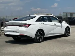 2021 Hyundai Elantra 1.5L CVT LUX, белый — фото 6