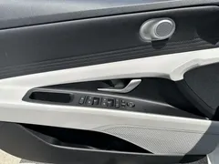 2021 Hyundai Elantra 1.5L CVT LUX, белый — фото 9