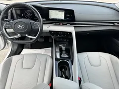 2021 Hyundai Elantra 1.5L CVT LUX, белый — фото 11