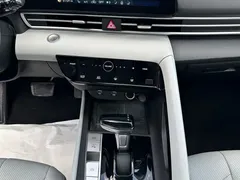 2021 Hyundai Elantra 1.5L CVT LUX, белый — фото 13