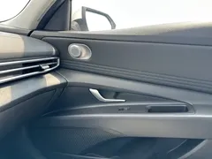 2021 Hyundai Elantra 1.5L CVT LUX, белый — фото 17