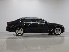 2021 BMW 5 Series 530Li, синий — фото 7