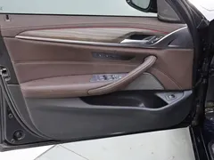 2021 BMW 5 Series 530Li, синий — фото 14