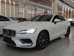2022 Volvo S60 B4, белый — фото 1