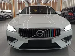 2022 Volvo S60 B4, белый — фото 2