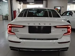 2022 Volvo S60 B4, белый — фото 4