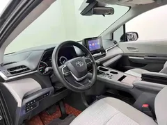 2023 Toyota Sienna 2.5L Hybrid Comfort, чёрный — фото 6