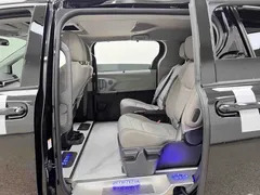 2023 Toyota Sienna 2.5L Hybrid Comfort, чёрный — фото 9