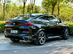 2022 BMW X6 Premium M Sport Package, чёрный — фото 6