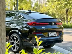 2022 BMW X6 Premium M Sport Package, чёрный — фото 7