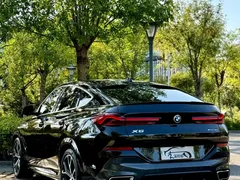 2022 BMW X6 Premium M Sport Package, чёрный — фото 9