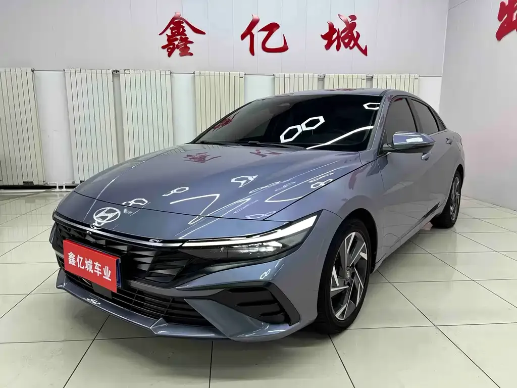 2023 Hyundai Elantra 1.5L CVT LUX