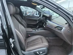 2023 BMW 5 Series 530Li M, синий — фото 12