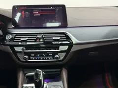 2022 BMW 5 Series 530Li Premium M Sport Package, чёрный — фото 11