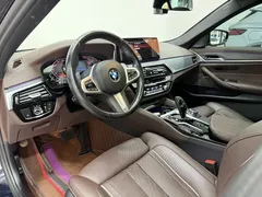 2022 BMW 5 Series 530Li Premium M Sport Package, чёрный — фото 13