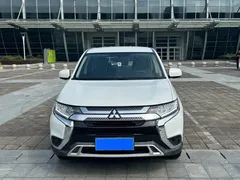 2020 Mitsubishi Outlander 2.0L, белый — фото 2