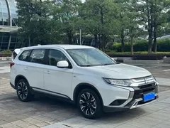 2020 Mitsubishi Outlander 2.0L, белый — фото 3
