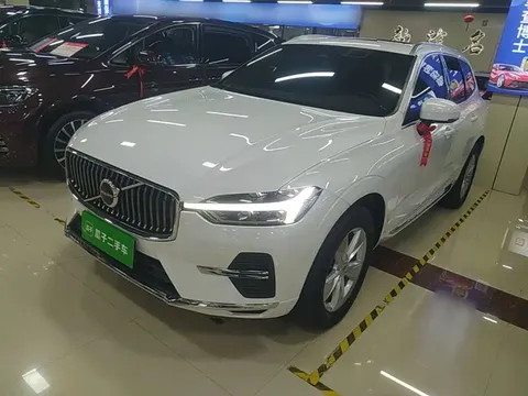2022 Volvo XC60 B5