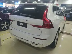 2022 Volvo XC60 B5, белый — фото 6