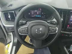 2022 Volvo XC60 B5, белый — фото 10