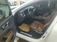 2022 Volvo XC60 B5, белый — фото 15