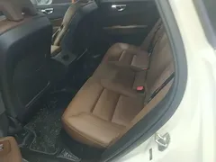 2022 Volvo XC60 B5, белый — фото 16
