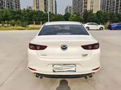 2020 Mazda 3 2.0L 100, белый — фото 4