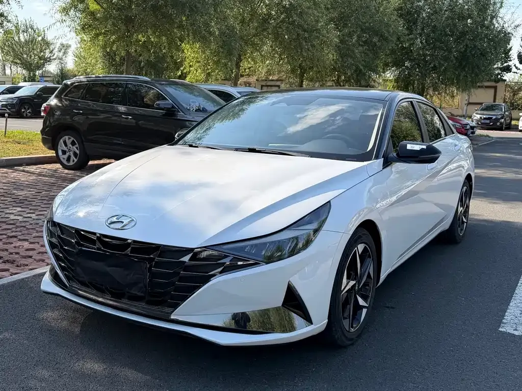 2022 Hyundai Elantra 1.5L CVT LUX