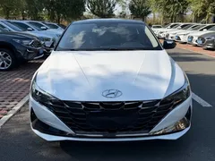 2022 Hyundai Elantra 1.5L CVT LUX, белый — фото 2