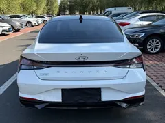 2022 Hyundai Elantra 1.5L CVT LUX, белый — фото 6