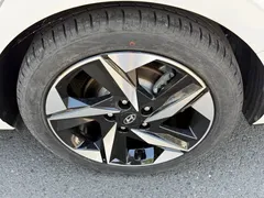 2022 Hyundai Elantra 1.5L CVT LUX, белый — фото 10