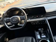 2022 Hyundai Elantra 1.5L CVT LUX, белый — фото 17
