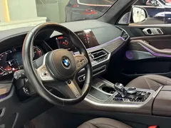 2022 BMW X5 40Li Premium M Sport Package, чёрный — фото 8