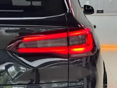 2022 BMW X5 40Li Premium M Sport Package, чёрный — фото 17