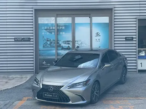 2021 Lexus ES 300h