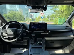 2021 Toyota Sienna 2.5L, синий — фото 12