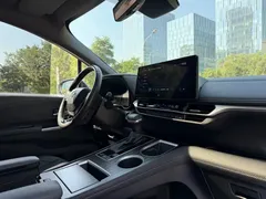 2021 Toyota Sienna 2.5L, синий — фото 16