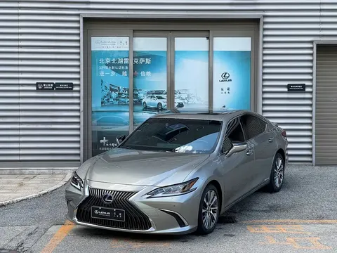 2021 Lexus ES 300h