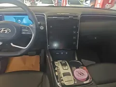 2021 Hyundai Tucson L 1.5T DCT LUX, белый — фото 12