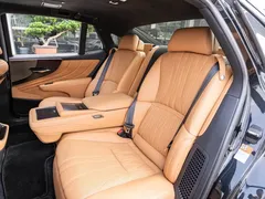 2021 Lexus LS 500h, чёрный — фото 12