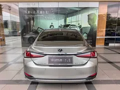 2022 Lexus ES 200 — фото 3