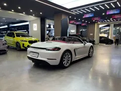 2022 Porsche 718 Boxster 2.0T, белый — фото 19