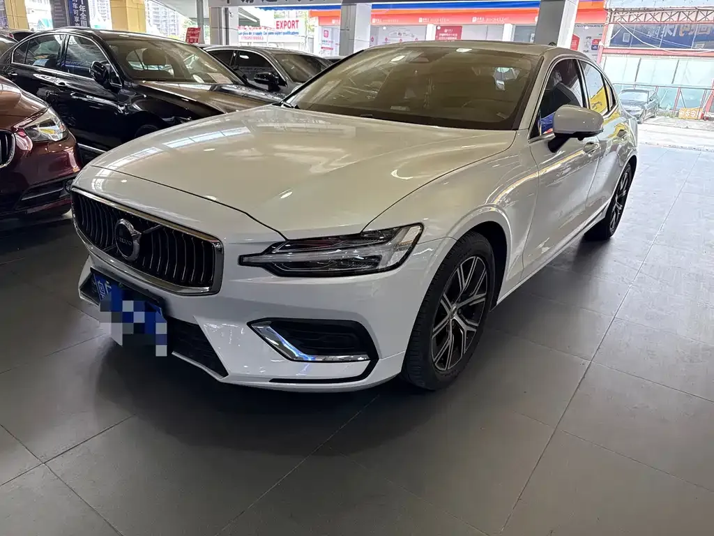 2023 Volvo S60 B4