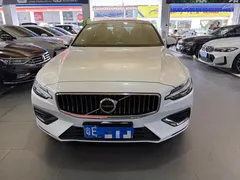2023 Volvo S60 B4, белый — фото 2