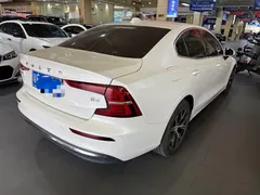 2023 Volvo S60 B4, белый — фото 3